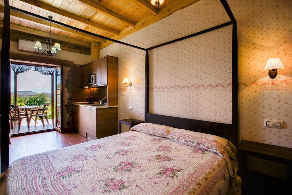 Apartamentos El Jardin Del Poeta Guijo de Granadilla Room photo